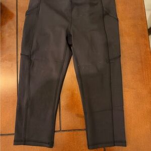 Lululemon crop spandex black with pocket size 6